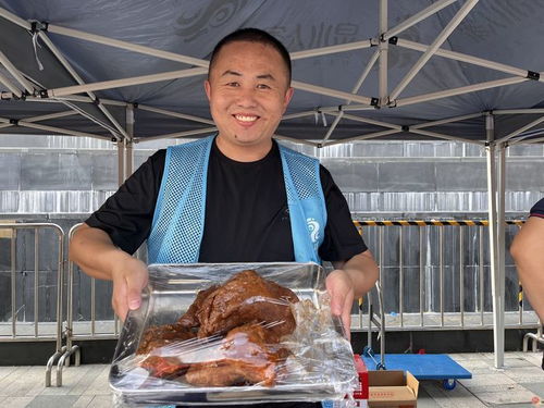大口吃肉 泉水人家 農(nóng)畜盛宴香飄四溢 市民 吃貨 流連忘返