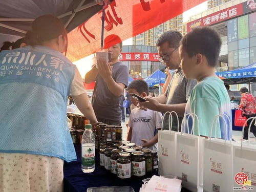 大口吃肉 泉水人家 農(nóng)畜盛宴香飄四溢 市民 吃貨 流連忘返